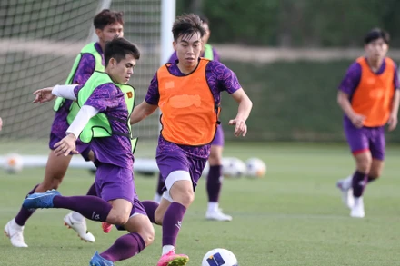 Các tuyển thủ U23 Việt Nam thể hiện thế mạnh của mình trên sân tập. (Ảnh: VFF)