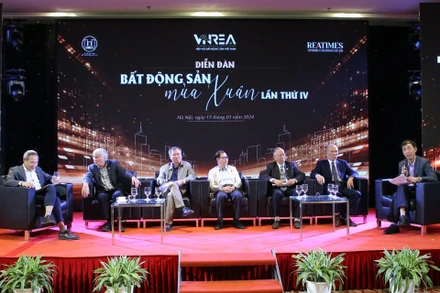 Các diễn giả tham luận tại Diễn đàn bất động sản mùa Xuân lần thứ IV.