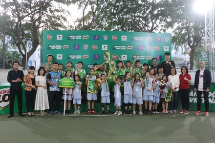 Ban tổ chức trao giải Nhất cho trường TH Công nghệ Giáo dục Hà Nội (đội nam) và TH Vinschool Smart City (đội nữ). 