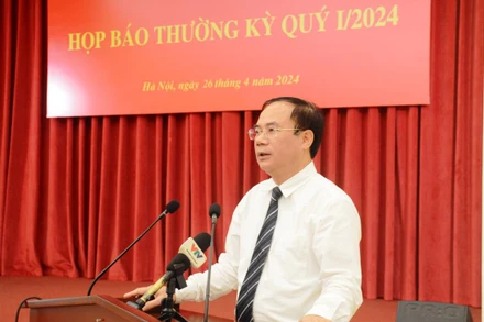 Thứ trưởng Xây dựng Nguyễn Văn Sinh phát biểu tại hội nghị