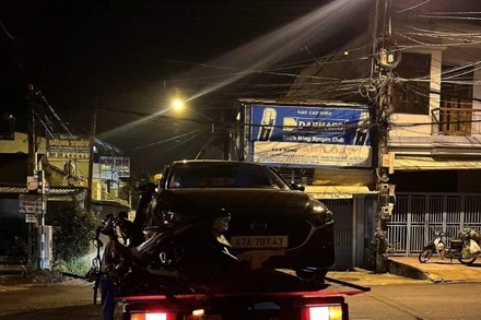 Xe ô-tô bị hư hỏng sau khi xảy ra tai nạn.