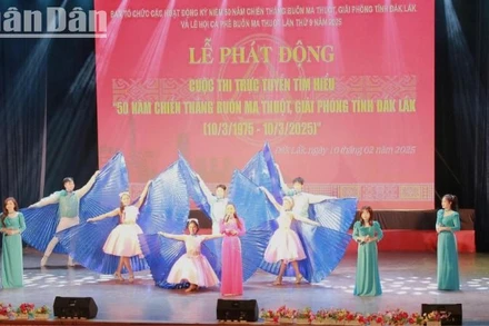 Văn nghệ chào mừng Lễ phát động Cuộc thi trực tuyến tìm hiểu “50 năm Chiến thắng Buôn Ma Thuột, giải phóng tỉnh Đắk Lắk (10/3/1975-10/3/2025)”.