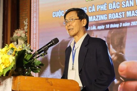 Chủ tịch Hiệp hội Cà-phê Buôn Ma Thuột Trịnh Đức Minh phát biểu khai mạc cuộc thi.