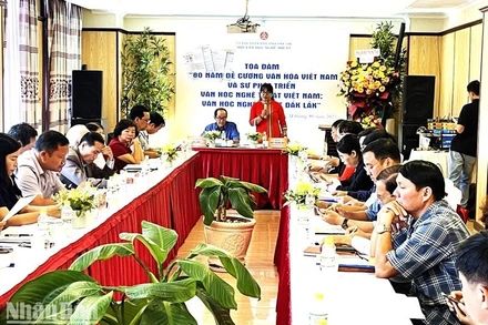 Quang cảnh buổi tọa đàm.