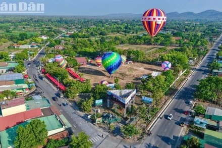 Lần đầu tiên Ngày hội Khinh khí cầu được tổ chức tại Đắk Lắk.