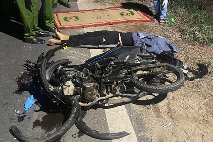 Hiện trường vụ tai nạn giao thông xảy ra vào ngày 21/5/2024 tại Km 07+500 đường ĐT.698 (Tỉnh lộ 2), thuộc địa bàn buôn Tuôr B, xã Dray Sáp, huyện Krông Ana giữa xe mô tô biển số 71C2-557.24 với xe mô-tô biển số 47B2-485.84, làm chết tại chỗ 4 người, hư hỏng 2 phương tiện.