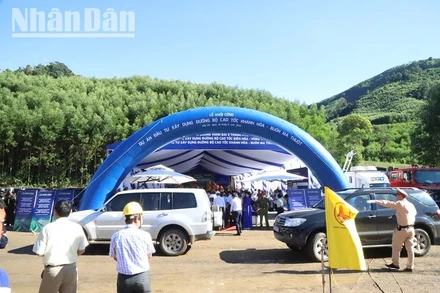 Dự án đầu tư xây dựng đường bộ cao tốc Khánh Hòa-Buôn Ma Thuột giai đoạn 1 được khởi công vào ngày 18/6/2023 nhưng đến nay diện tích rừng thuộc Dự án thành phần 2 nằm trên địa bàn huyện Krông Bông, M'Drắk mới có quyết định chuyển sang mục đích khác để thực hiện dự án.