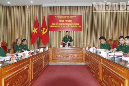 Đại tá Đỗ Quang Thấm, Chính ủy Bộ đội Biên phòng tỉnh Đắk Lắk phát biểu tại hội nghị.