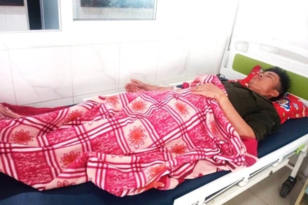 Anh Trần Hồng Minh bị nhóm đối tượng hành hung phải nhập Bệnh viện đa khoa vùng Tây Nguyên cấp cứu, điều trị.