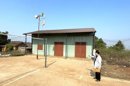 Hội trường thôn Kty 5, xã Chứ Kbô, huyện Krông Búk do người dân tự ý xây dựng trên đất rừng và trước đây còn là hành lang giao thông Quốc lộ 14.