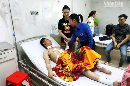 Hai cán bộ Công an bị thương trong vụ tấn công trụ sở xã Ea Tiêu và Ea Ktur đang được tích cực điều trị. 