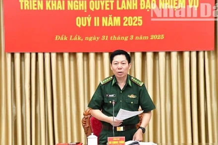 Đại tá Đỗ Quang Thấm, Bí thư Đảng ủy, Chính ủy Bộ đội Biên phòng tỉnh Đắk Lắk phát biểu tại hội nghị.