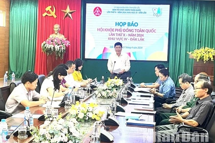 Giám đốc Sở Giáo dục và Đạo tạo tỉnh Đắk Lắk Phạm Đăng Khoa, Phó Trưởng Ban Thường trực Ban tổ chức Hội khỏe Phù Đổng toàn quốc lần thứ X, khu vực IV năm 2024 tại tỉnh Đắk Lắk phát biểu tại biểu họp báo.