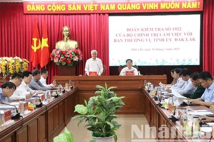 Quang cảnh buổi làm việc.