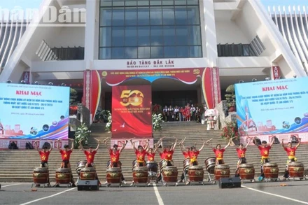 Một hoạt động chào mừng kỷ niệm 50 năm Ngày Giải phóng hoàn toàn miền nam, thống nhất đất nước và Ngày Quốc tế Lao động 1/5 tại Bảo tàng Đắk Lắk.