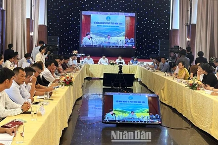 Quang cảnh Diễn đàn “Nhận diện thực trạng liên kết tiêu thụ, xuất khẩu sầu riêng 2023 và giải pháp phát triển hiệu quả, bền vững ngành hàng sầu riêng Việt Nam”.