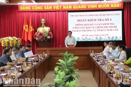 Đồng chí Nguyễn Trọng Nghĩa, Ủy viên Bộ Chính trị, Bí thư Trung ương Đảng, Trưởng Ban Tuyên giáo Trung ương, Trưởng Đoàn kiểm tra số 4, Tiểu ban Bảo vệ chính trị nội bộ Trung ương phát biểu chỉ đạo tại hội nghị. 