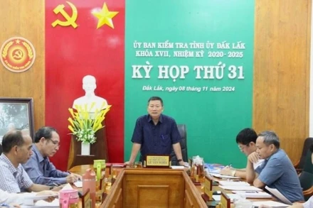 Đồng chí Lê Văn Nghĩa, Ủy viên Ban Thường vụ Tỉnh ủy, Chủ nhiệm Ủy ban Kiểm tra Tỉnh ủy Đắk Lắk chủ trì phiên họp. Ảnh: Duy Tiến