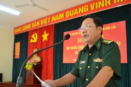 Đại tá Nguyễn Minh Tuyên, Phó Chỉ huy trưởng Bộ đội Biên phòng tỉnh Đắk Lắk phát biểu khai mạc hội nghị tập huấn. 