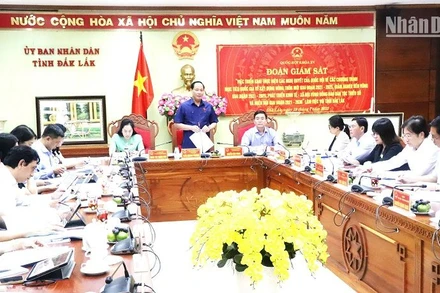 Phó Chủ tịch Quốc hội Trần Quang Phương phát biểu tại buổi làm việc.