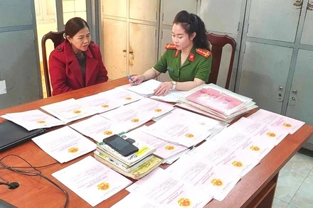 Đối tượng Phạm Thị Vân tại cơ quan Công an.