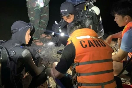 Lực lượng Cảnh sát Phòng cháy, chữa cháy và Cứu nạn, cứu hộ, Công an tỉnh Đắk Lắk triển khai phương án cứu hộ.