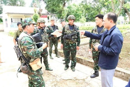 Các lực lượng đặc nhiệm triển khai phương án truy bắt các đối tượng tấn công trụ sở Ủy ban nhân dân xã Ea Tiêu và Ea Ktur, huyện Cư Kuin vào rạng sáng 11/6.