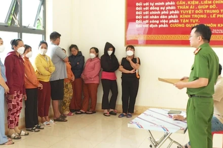 Các đối tượng trong đường dây đánh bạc và tổ chức đánh bạc tại cơ quan công an.