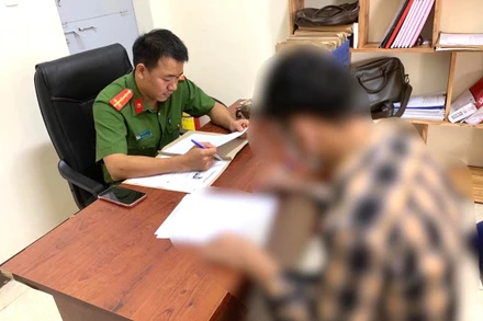 N.C.C tại cơ quan công an.