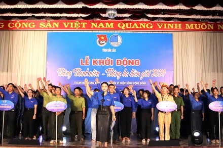 Đoàn viên, thanh niên tỉnh Đắk Lắk thể hiện quyết tâm hưởng ứng Tháng Thanh niên - Tháng ba biên giới năm 2024.