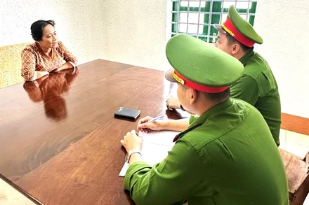 Đối tượng Nguyễn Thị Hương Huyền tại cơ quan Công an.