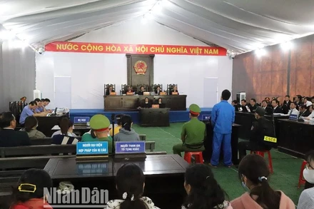 Sáng 18/1, phiên toà tiếp tục phần thẩm vấn, xét hỏi. 