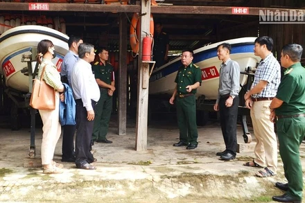 Đoàn công tác kiểm tra trang thiết bị công tác phòng, chống thiên tai tại Ban Chỉ huy Quân sự huyện Ea Súp.