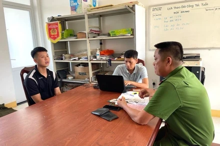 Đối tượng Phan Văn Hiếu tại cơ quan Công an.