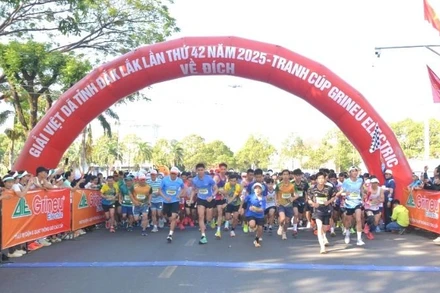 Các vận động viên tham gia giải xuất phát thi đấu.