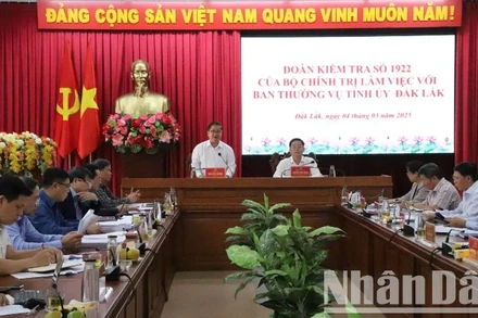 Đồng chí Trần Việt Trường, Phó Chủ tịch Ủy ban Trung ương Mặt trận Tổ quốc Việt Nam, Phó Trưởng đoàn Thường trực Đoàn kiểm tra công bố quyết định kiểm tra của Bộ Chính trị năm 2025 đối với Ban Thường vụ Tỉnh ủy Đắk Lắk.