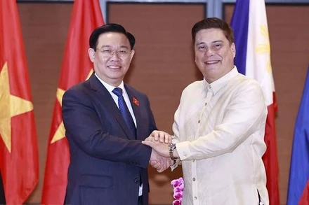 Chủ tịch Thượng viện Philippines Juan Miguel Zubiri và Chủ tịch Quốc hội Vương Đình Huệ tại hội đàm. (Ảnh: Doãn Tấn/TTXVN)
