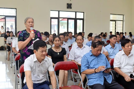 Đối thoại về giải quyết thủ tục hành chính về đất đai do Thành ủy, Ủy ban Mặt trận Tổ quốc thành phố Yên Bái, tỉnh Yên Bái tổ chức. (Ảnh MẠNH CƯỜNG)