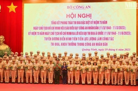 75 điển hình tiên tiến làm công tác thi đua, khen thưởng trong Phong trào thi đua đặc biệt kỷ niệm 75 năm Ngày Chủ tịch Hồ Chí Minh nêu Sáu điều dạy Công an nhân dân, tháng 6/2023. 