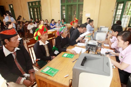 Ngân hàng Chính sách xã hội cho hộ nghèo và các đối tượng chính sách khác tại khu vực Trung du v à miền núi phía bắc vay vốn