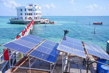 Hệ thống pin năng lượng mặt trời tại đảo Đá Nam. (Ảnh: ĐỖ TRUNG/.sggp.org.vn)