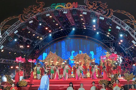 Trình diễn nghệ thuật trong chương trình Get on Hanoi 2024.