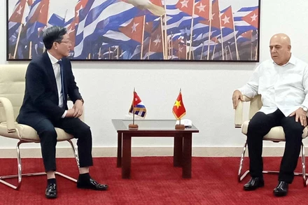 Đồng chí Roberto Morales Ojeda, Ủy viên Bộ Chính trị, Thường trực Ban Bí thư Đảng Cộng sản Cuba tiếp Chủ tịch Hội Nông dân Việt Nam Lương Quốc Đoàn. (Ảnh: dangcongsan.org.vn) 