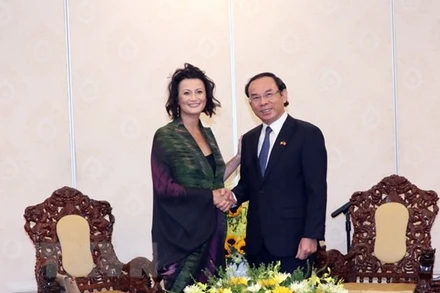 Bí thư Thành ủy Thành phố Hồ Chí Minh Nguyễn Văn Nên và Chủ tịch Thượng viện Vương quốc Bỉ Stephnie D’Hose tại buổi tiếp. (Ảnh: Xuân Khu/TTXVN)