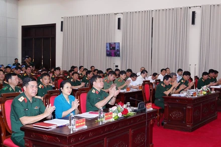  Các đại biểu dự hội nghị. 