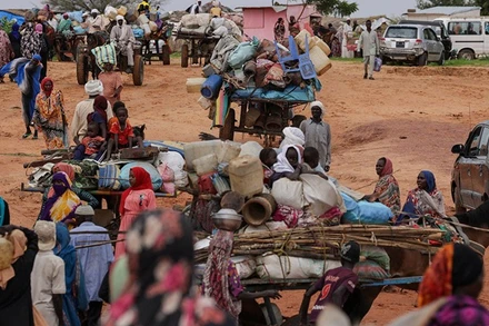 Nhiều người Sudan phải chạy tị nạn do xung đột. (Ảnh REUTERS)