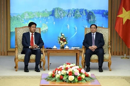 Thủ tướng Phạm Minh Chính tiếp Bộ trưởng Bộ Tư pháp Lào Phayvy Siboualypha. (Ảnh: Thanh Hải)
