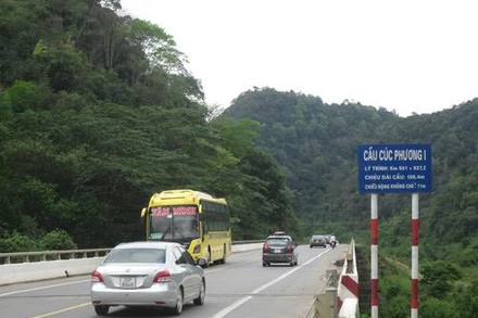 Đường Hồ Chí Minh đoạn qua Vườn Quốc gia Cúc Phương. (Ảnh: TTXVN)