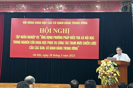 PGS, TS Vũ Văn Phúc, Phó Chủ tịch Hội đồng khoa học các cơ quan đảng Trung ương phát biểu khai mạc hội nghị.