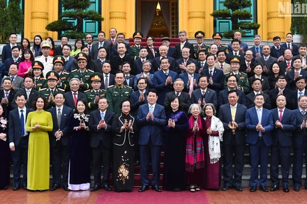 Chủ tịch nước Lương Cường với các đại biểu tại buổi gặp mặt. Ảnh: THỦY NGUYÊN